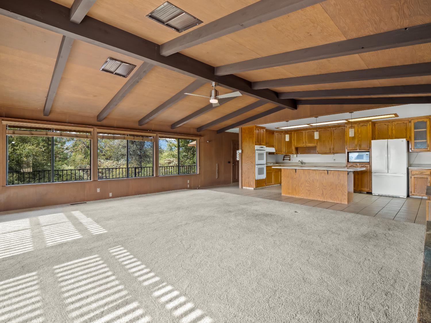 43044 Country Club Dr W, Oakhurst, CA 93644