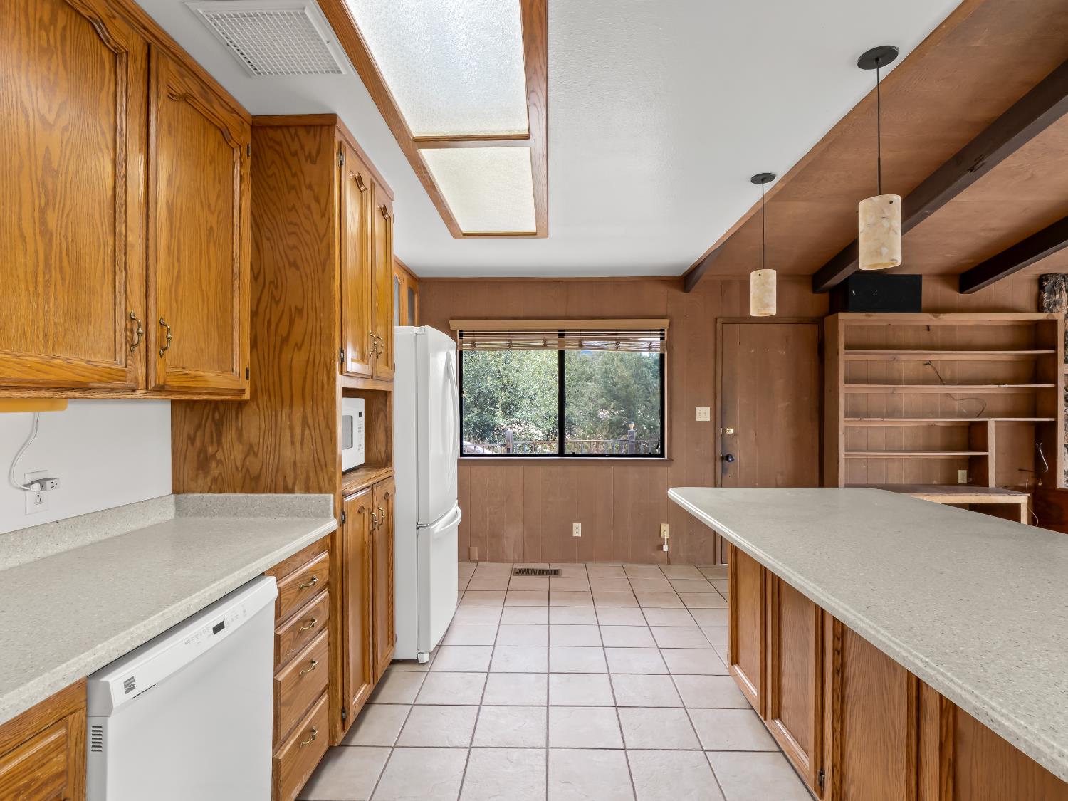 43044 Country Club Dr W, Oakhurst, CA 93644