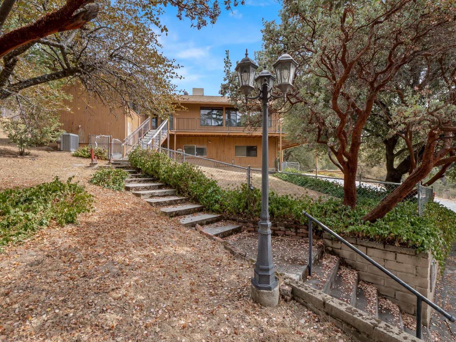 43044 Country Club Dr W, Oakhurst, CA 93644