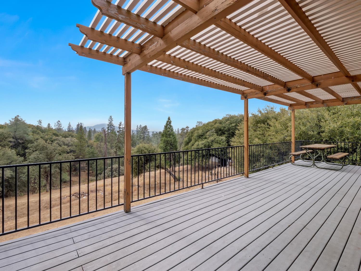 43044 Country Club Dr W, Oakhurst, CA 93644