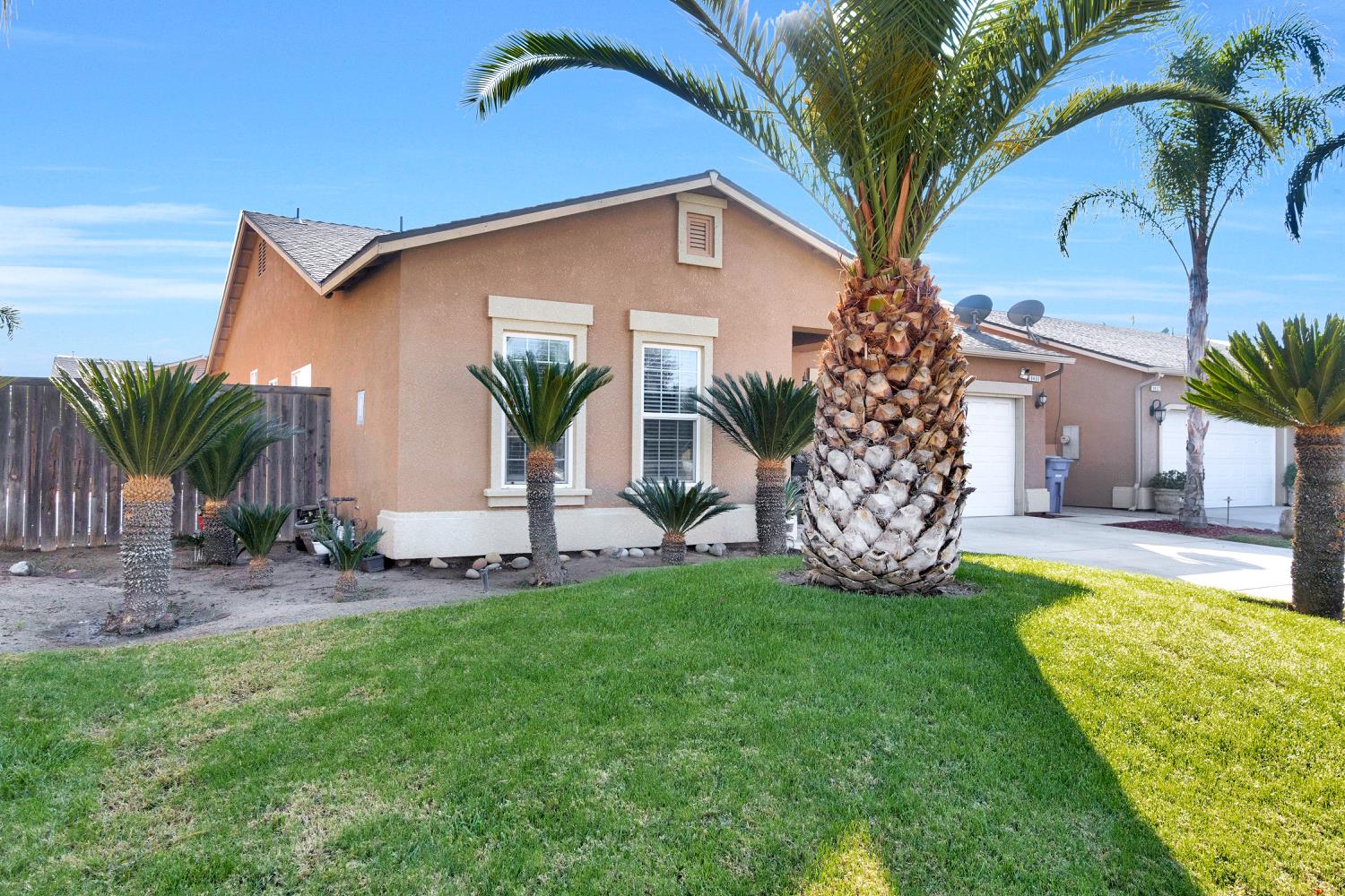 8460 Foothill Ave, Parlier, CA 93648