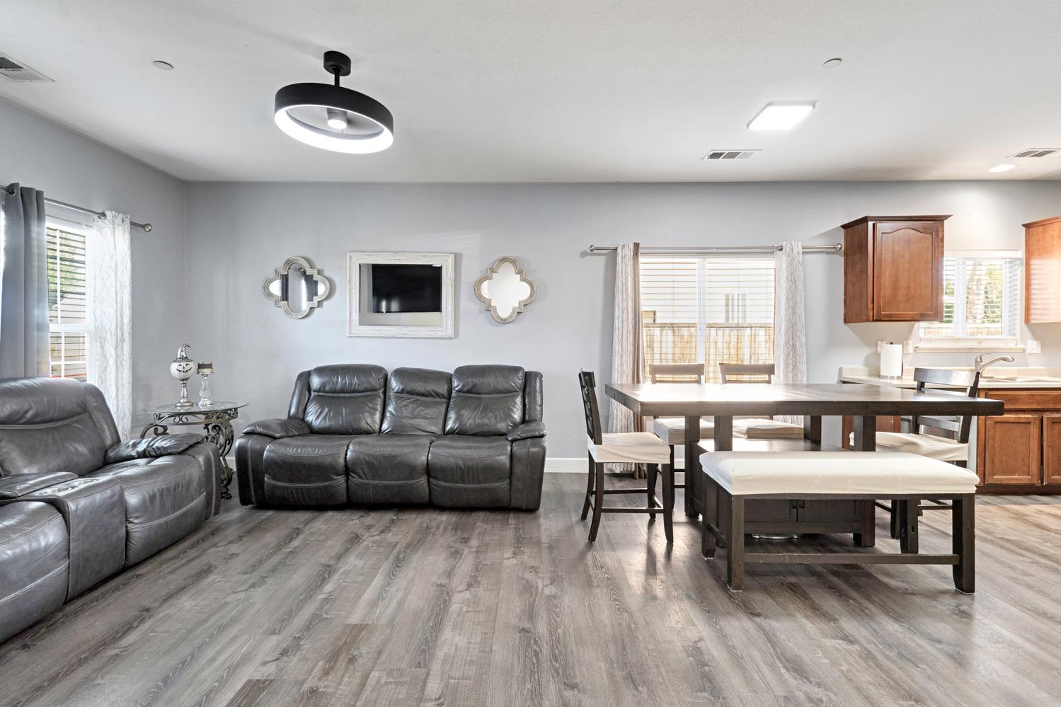 8460 Foothill Ave, Parlier, CA 93648
