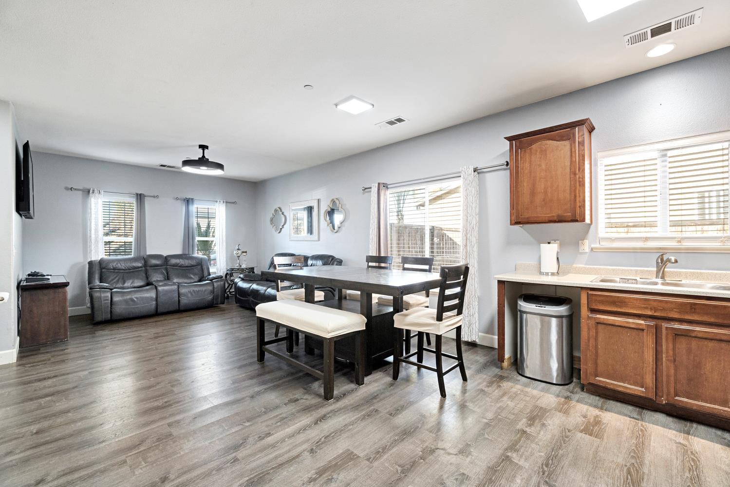 8460 Foothill Ave, Parlier, CA 93648