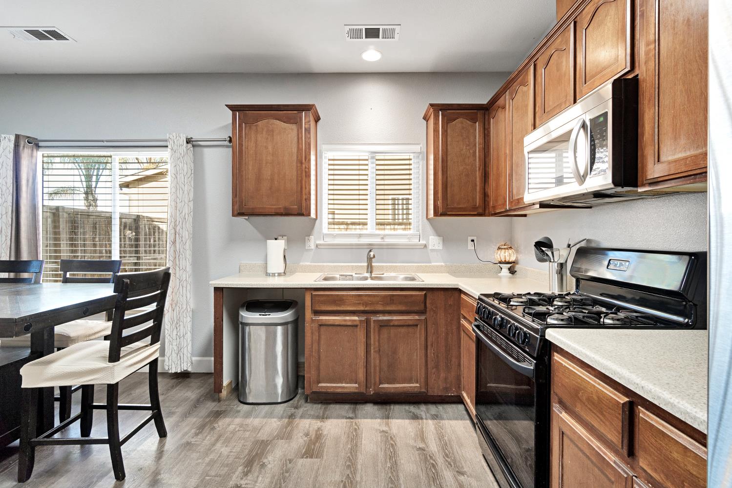 8460 Foothill Ave, Parlier, CA 93648