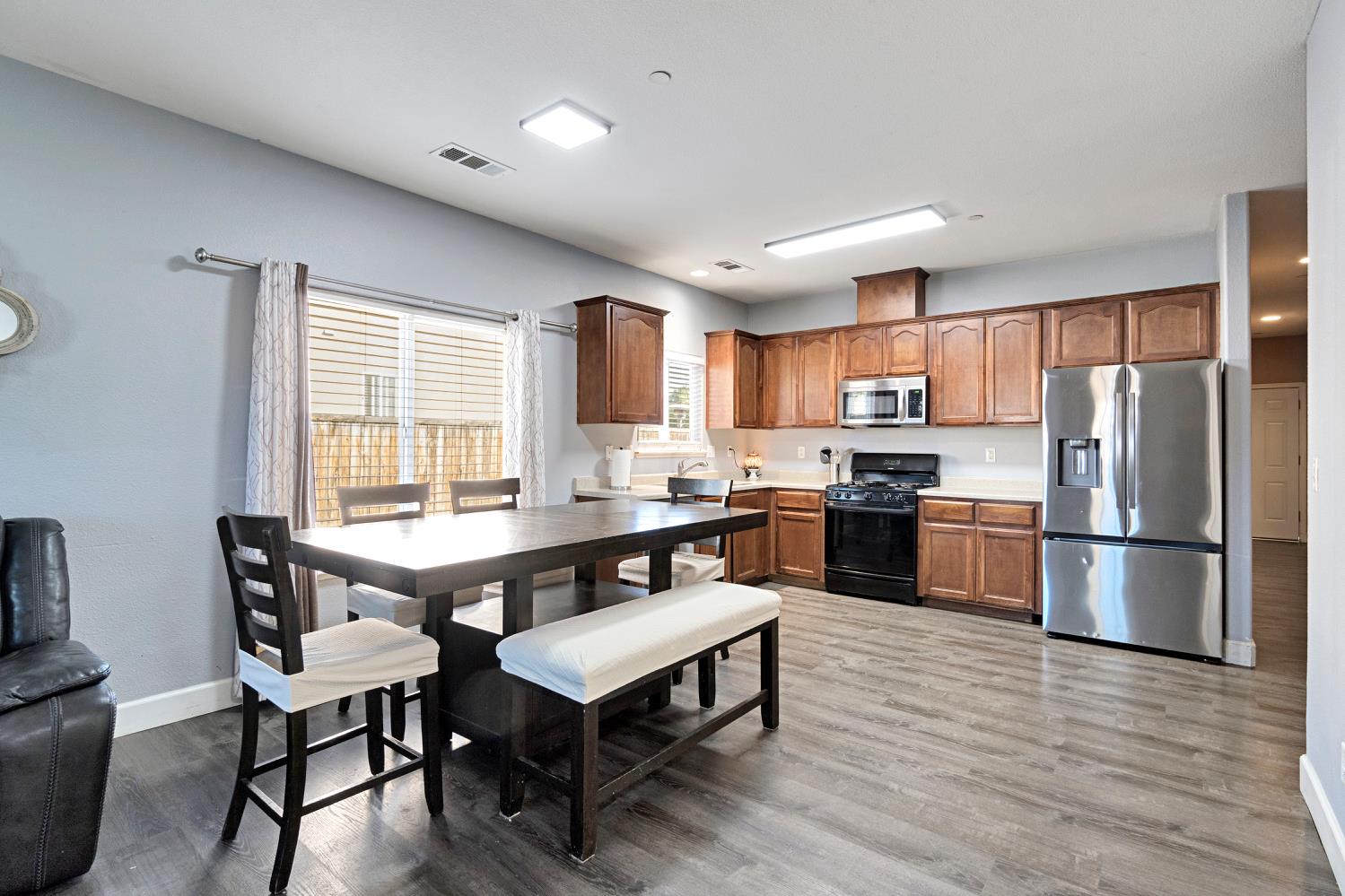 8460 Foothill Ave, Parlier, CA 93648