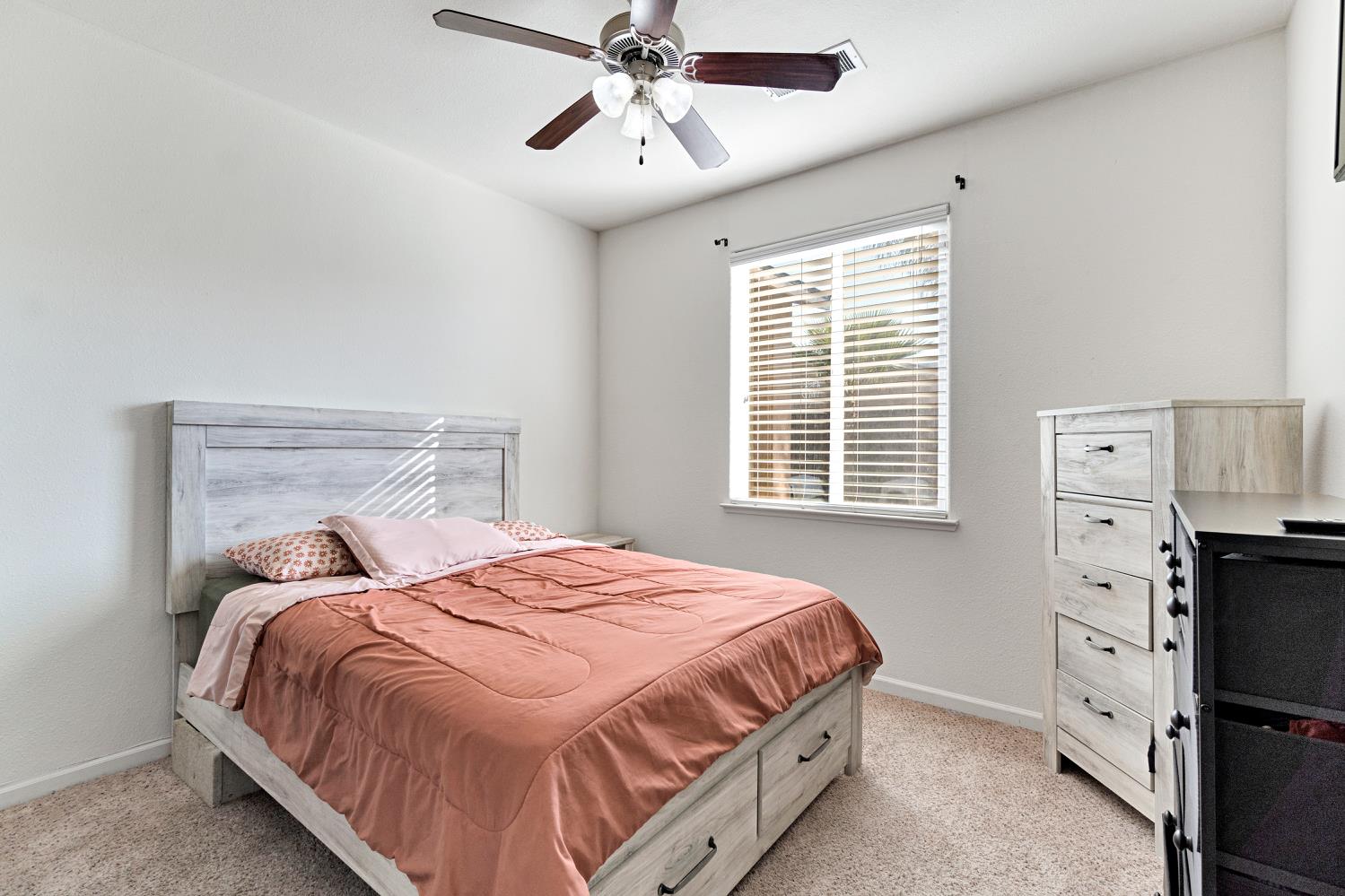 8460 Foothill Ave, Parlier, CA 93648