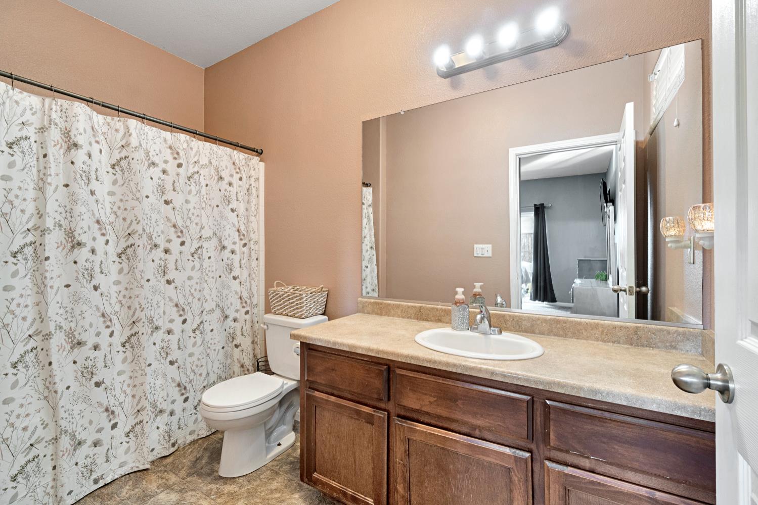 8460 Foothill Ave, Parlier, CA 93648