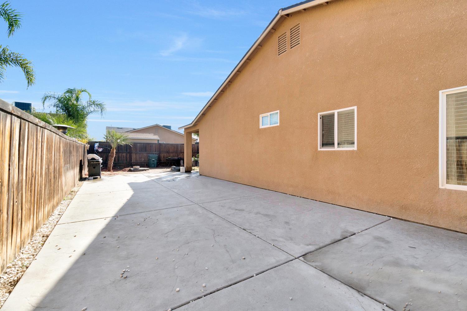 8460 Foothill Ave, Parlier, CA 93648