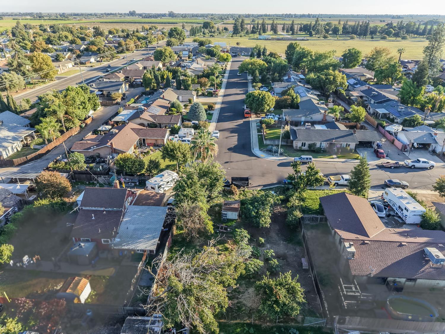 831 Rayser St, Kingsburg, CA 93631