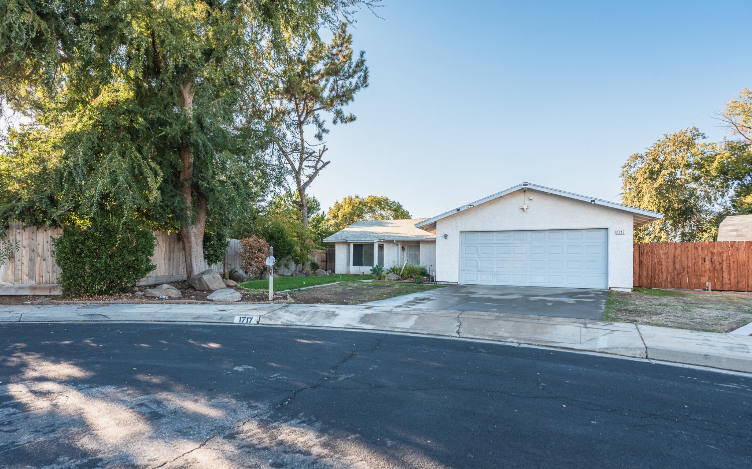 1717 Swift Ave, Clovis, CA 93611