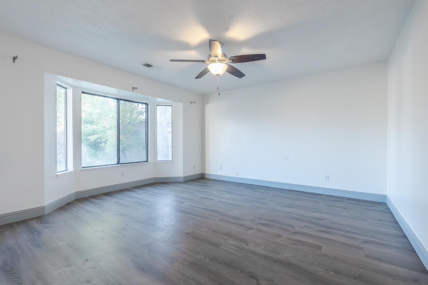 1717 Swift Ave, Clovis, CA 93611