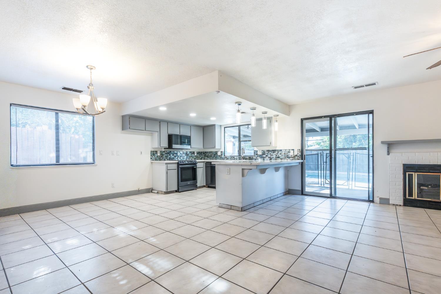 1717 Swift Ave, Clovis, CA 93611