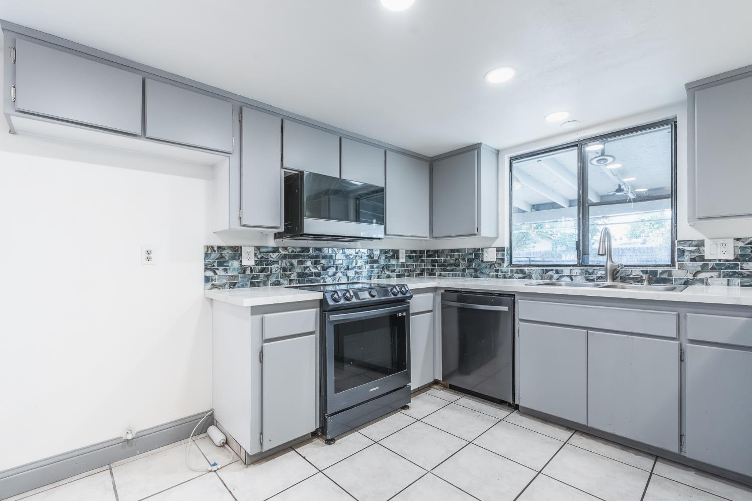 1717 Swift Ave, Clovis, CA 93611