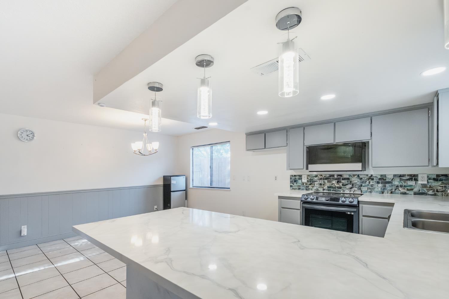 1717 Swift Ave, Clovis, CA 93611