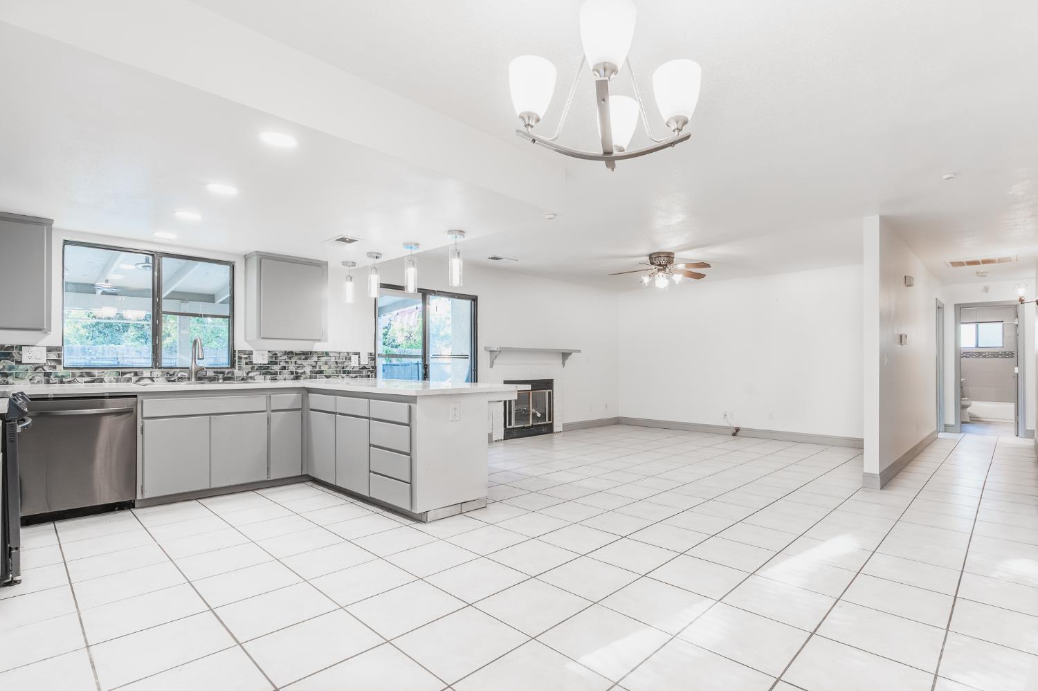 1717 Swift Ave, Clovis, CA 93611