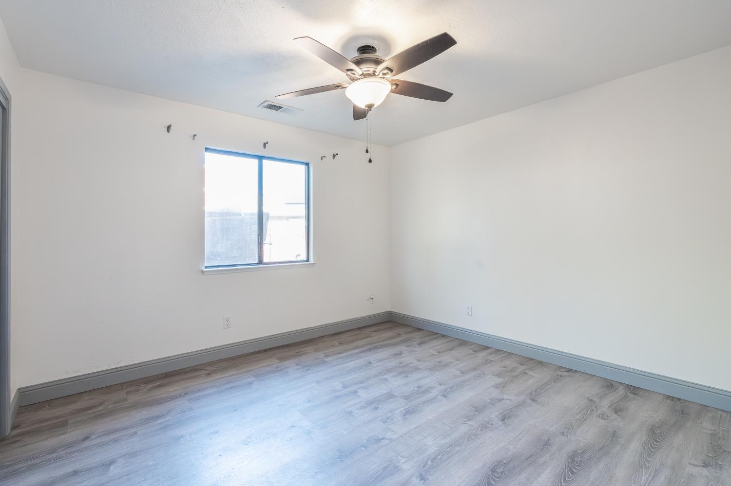 1717 Swift Ave, Clovis, CA 93611
