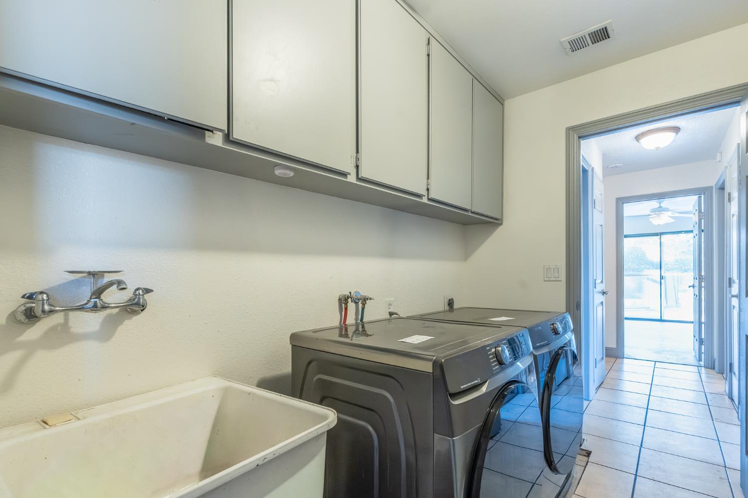 1717 Swift Ave, Clovis, CA 93611