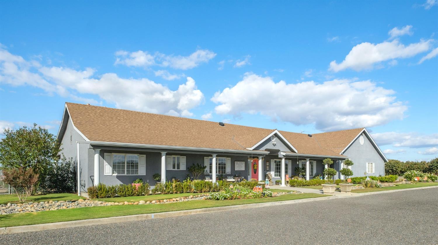 17534 Lacey Blvd, Lemoore, CA 93245