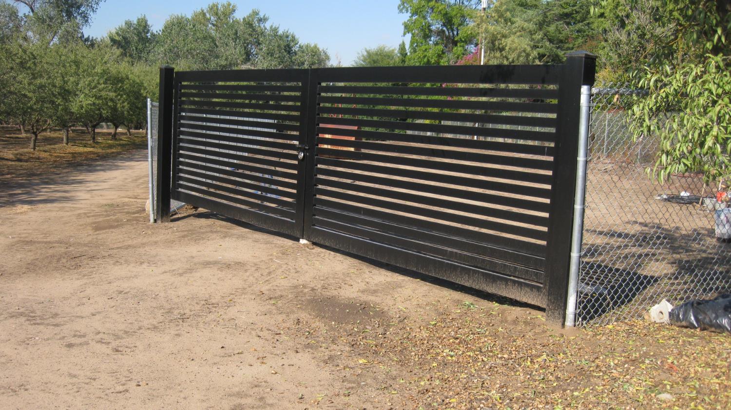 2524 N Mccall Ave, Sanger, CA 93657