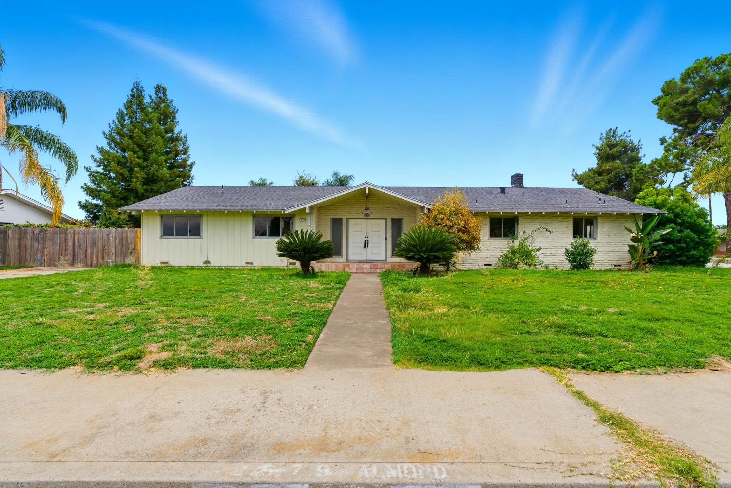 2579 Almond Ave, Sanger, CA 93657