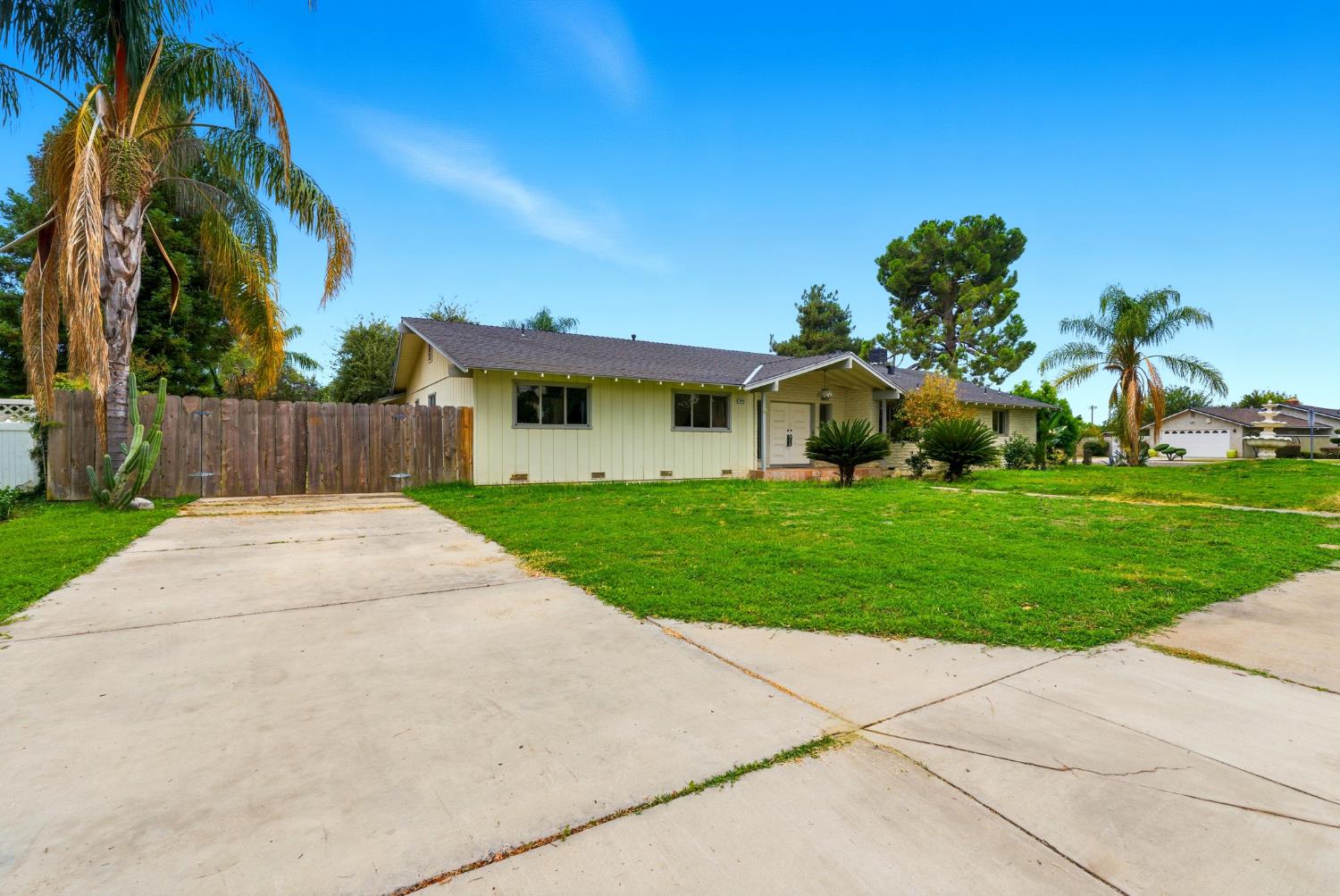 2579 Almond Ave, Sanger, CA 93657