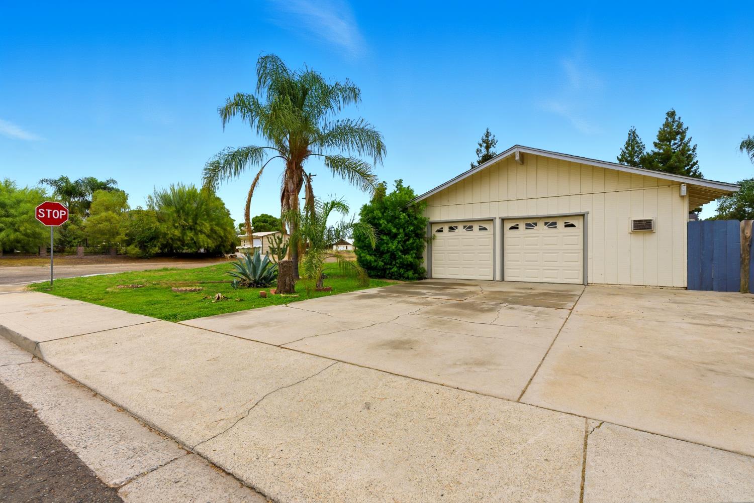 2579 Almond Ave, Sanger, CA 93657