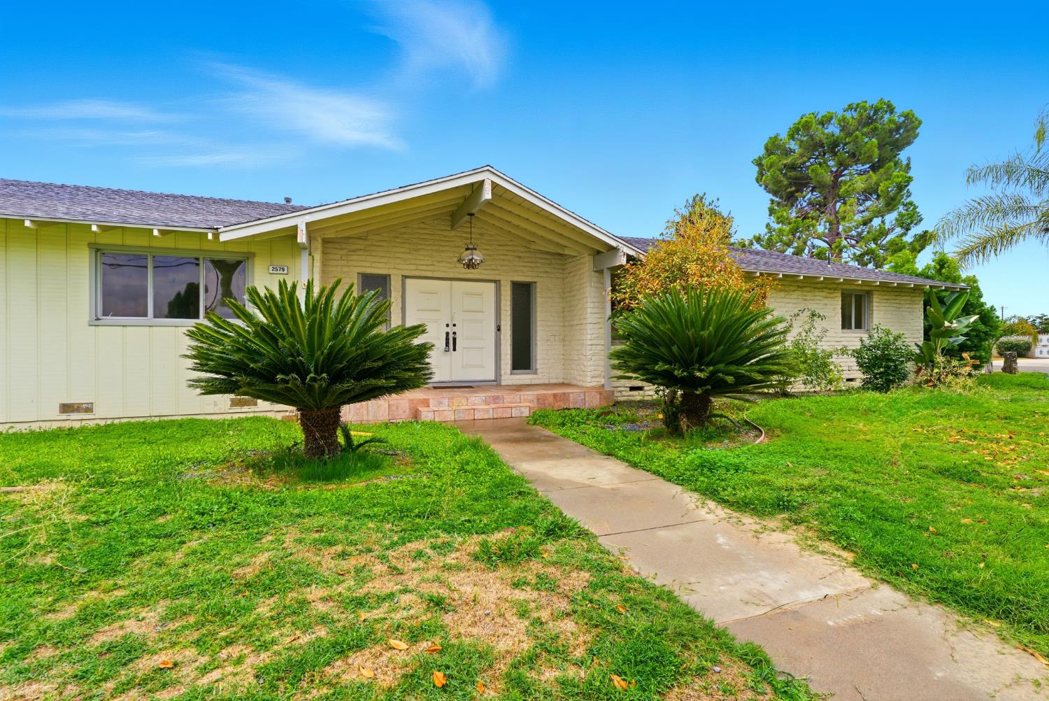 2579 Almond Ave, Sanger, CA 93657