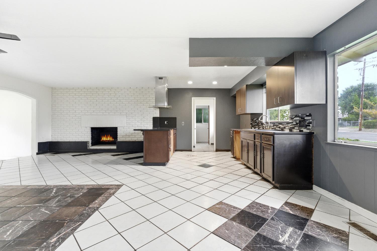 2579 Almond Ave, Sanger, CA 93657