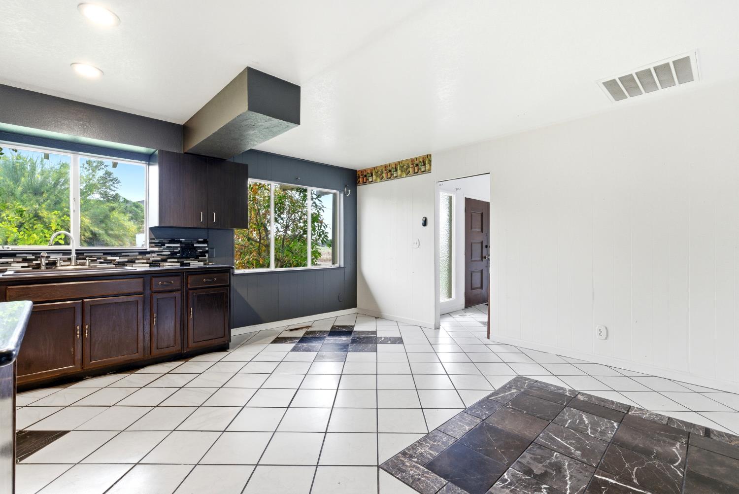 2579 Almond Ave, Sanger, CA 93657