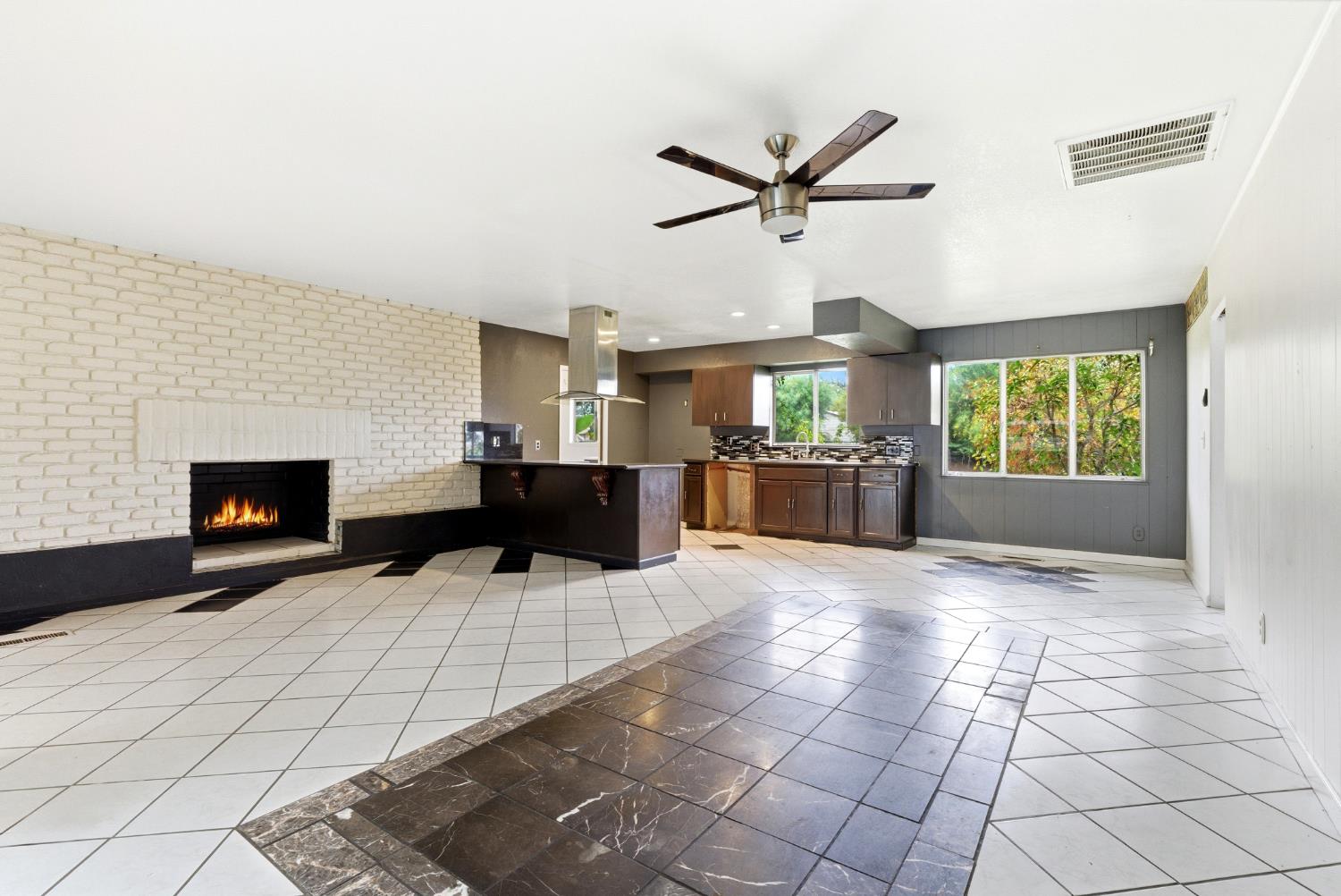 2579 Almond Ave, Sanger, CA 93657