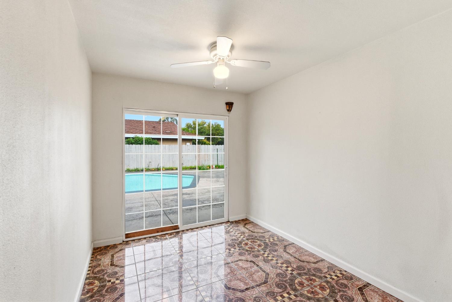 2579 Almond Ave, Sanger, CA 93657