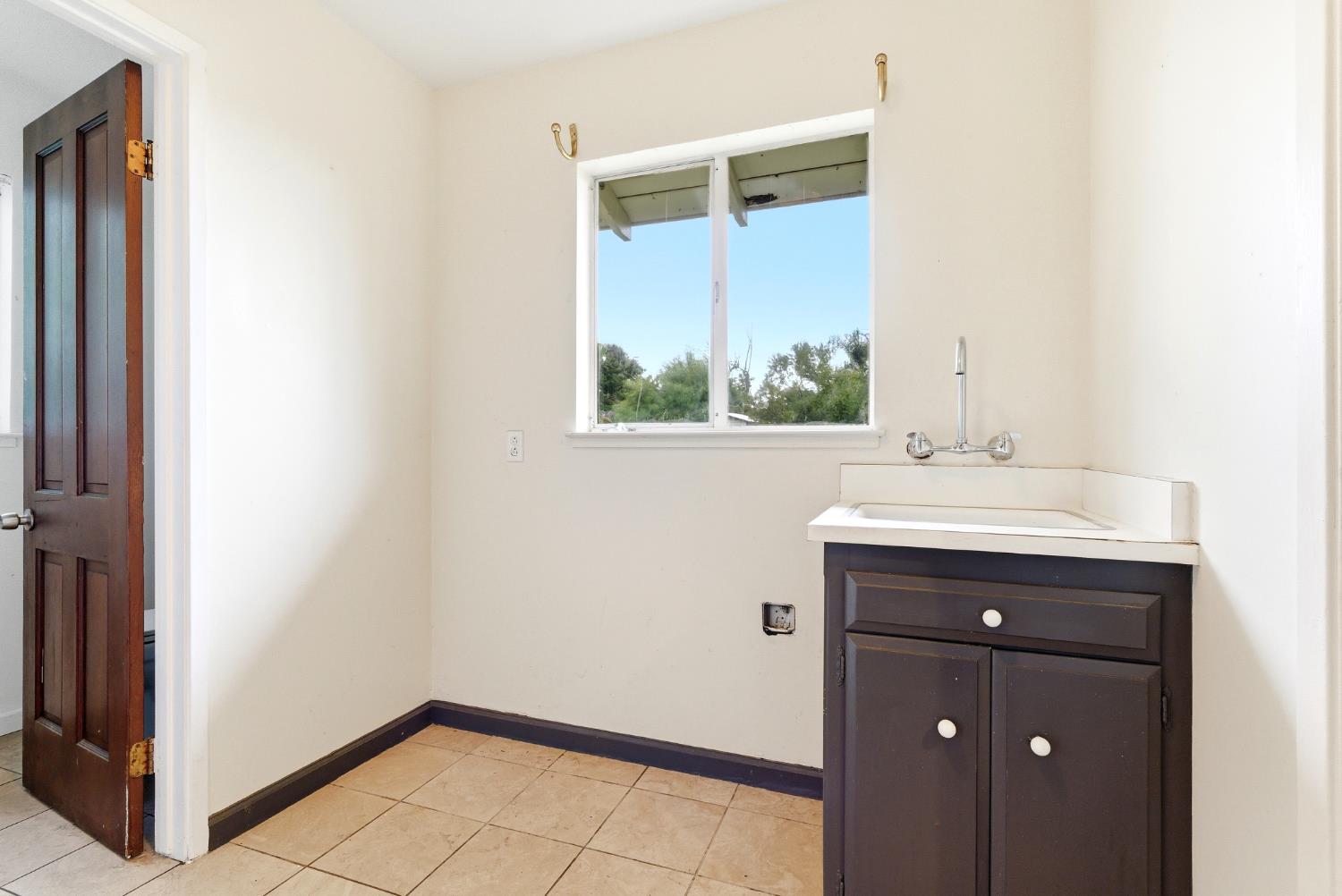 2579 Almond Ave, Sanger, CA 93657