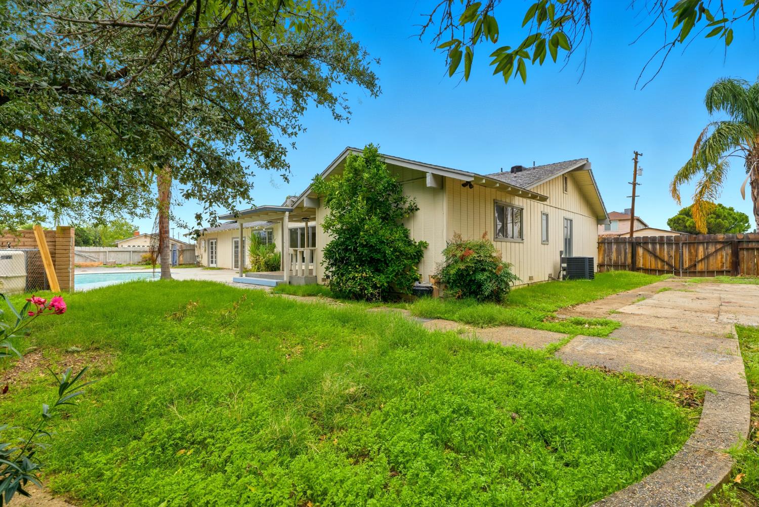 2579 Almond Ave, Sanger, CA 93657