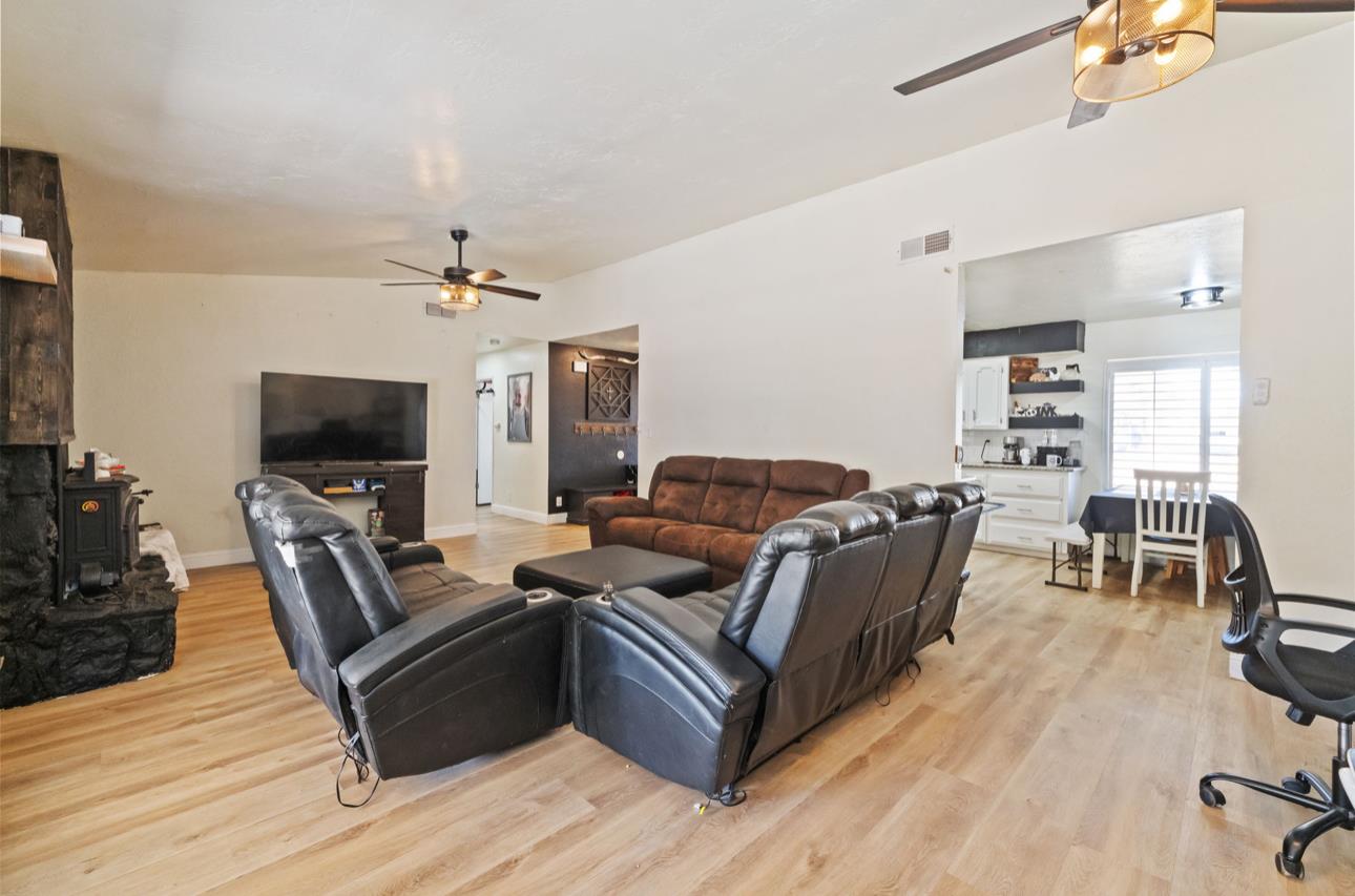 8289 E Mckinley Ave, Fresno, CA 93737