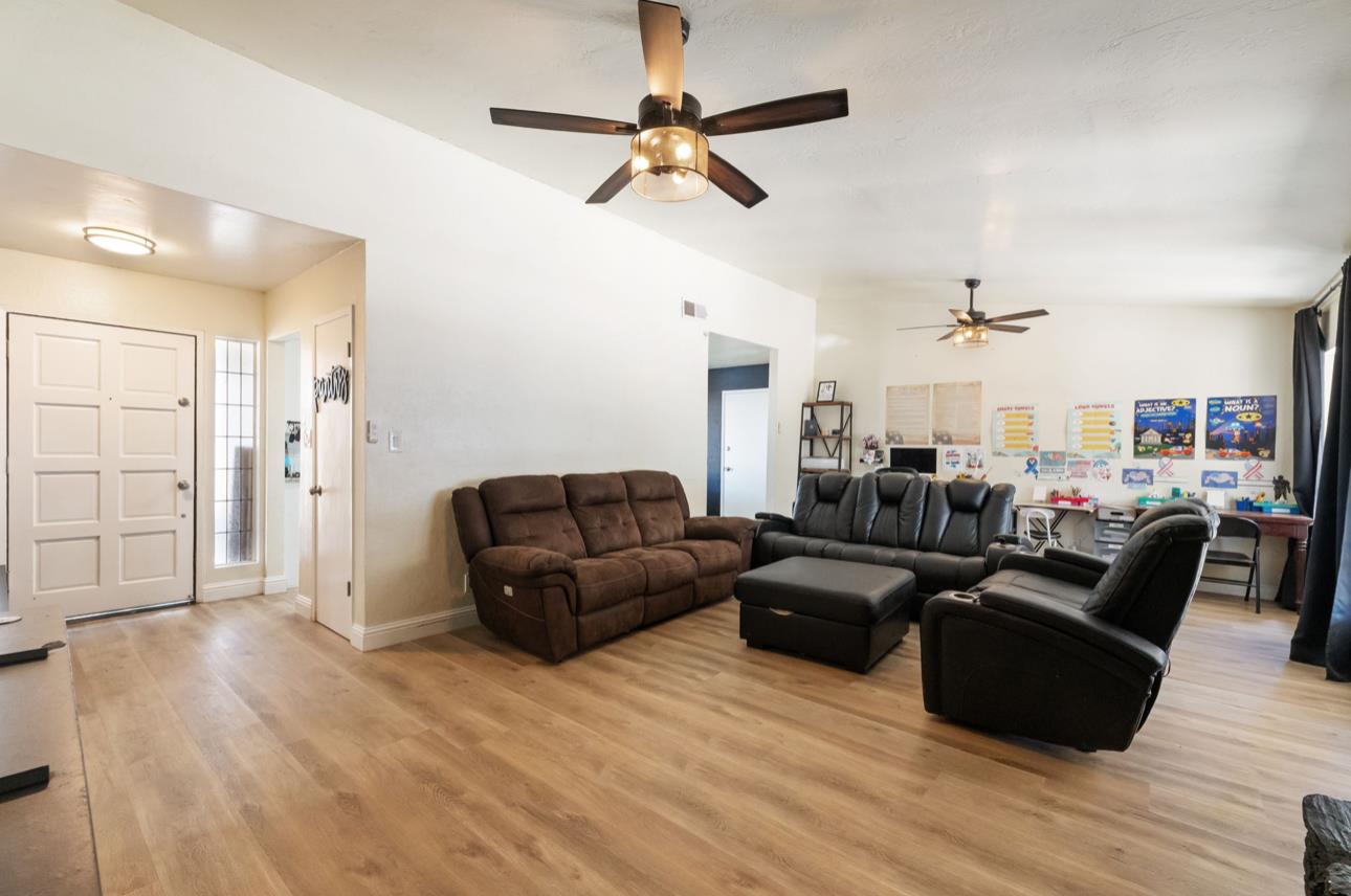 8289 E Mckinley Ave, Fresno, CA 93737