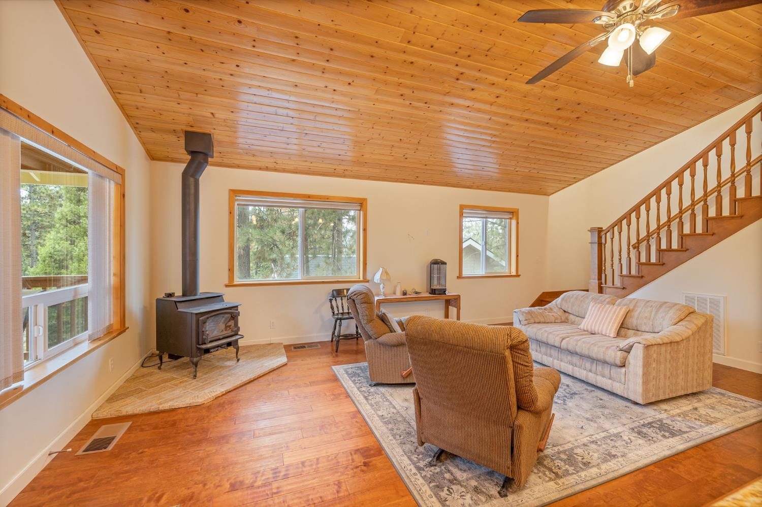 37745 Marina View Dr, Bass Lake, CA 93604