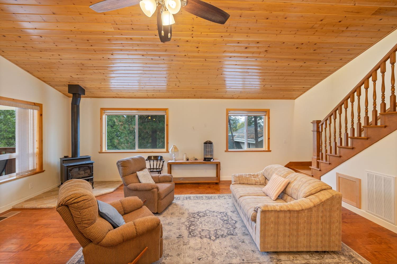 37745 Marina View Dr, Bass Lake, CA 93604