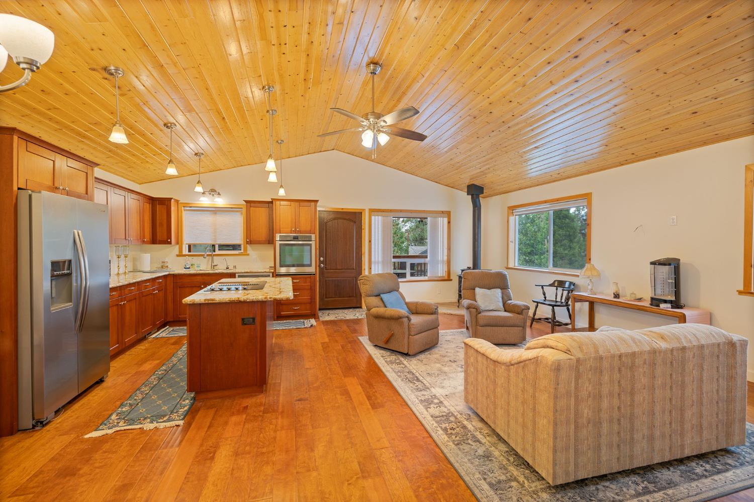 37745 Marina View Dr, Bass Lake, CA 93604