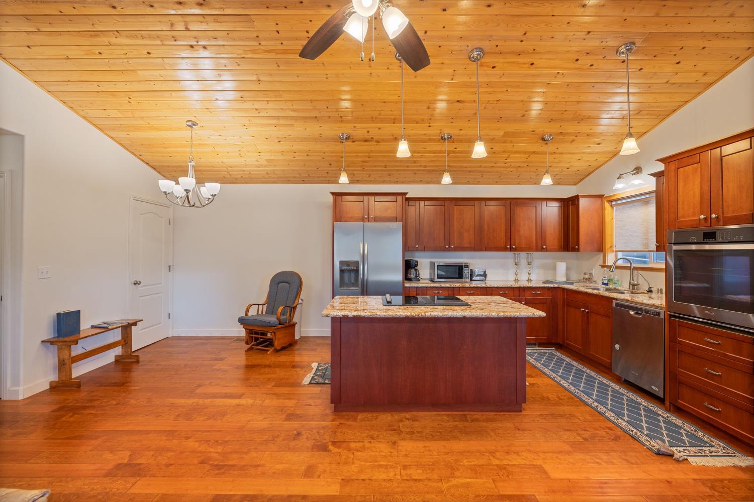 37745 Marina View Dr, Bass Lake, CA 93604