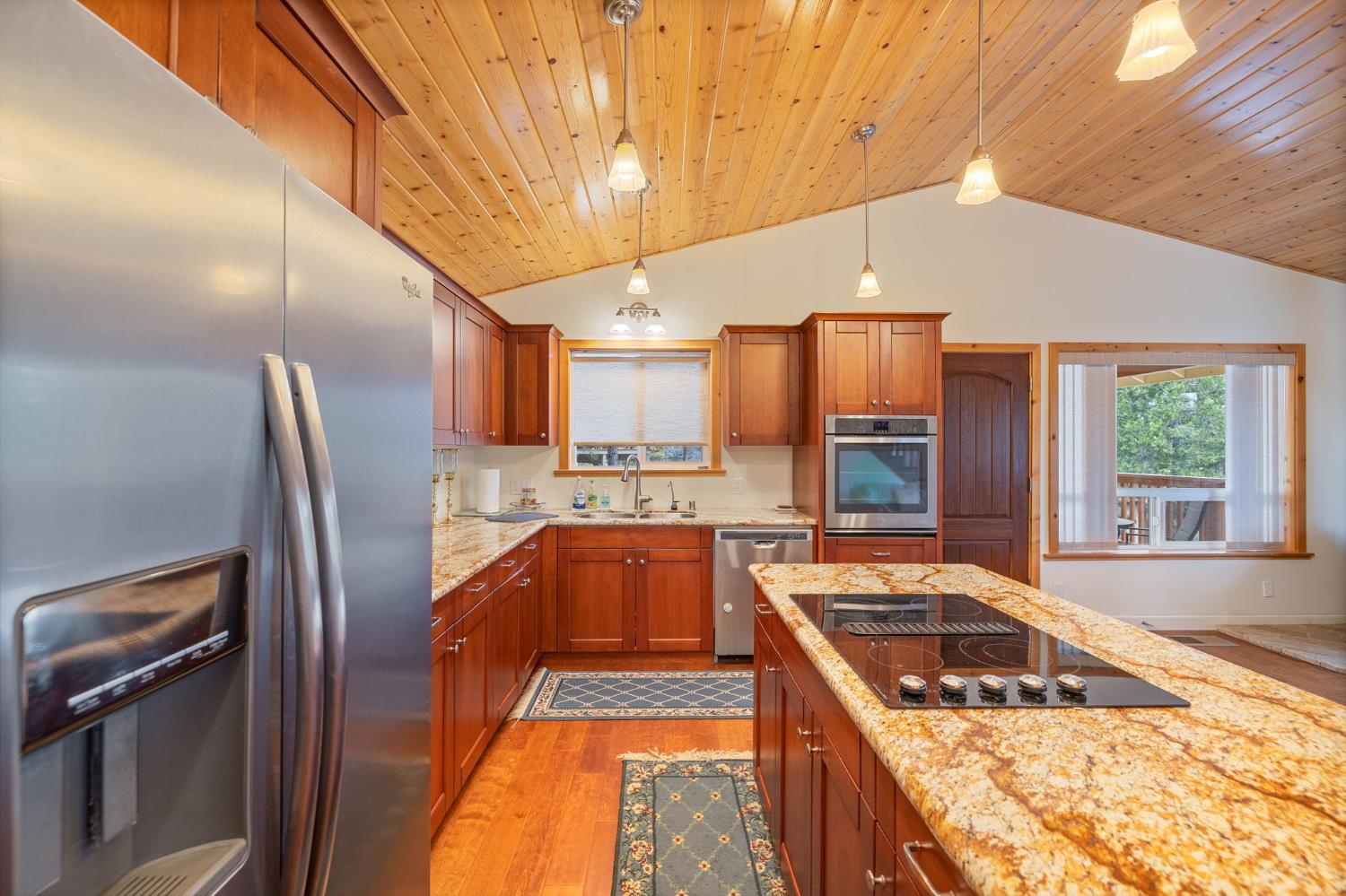 37745 Marina View Dr, Bass Lake, CA 93604