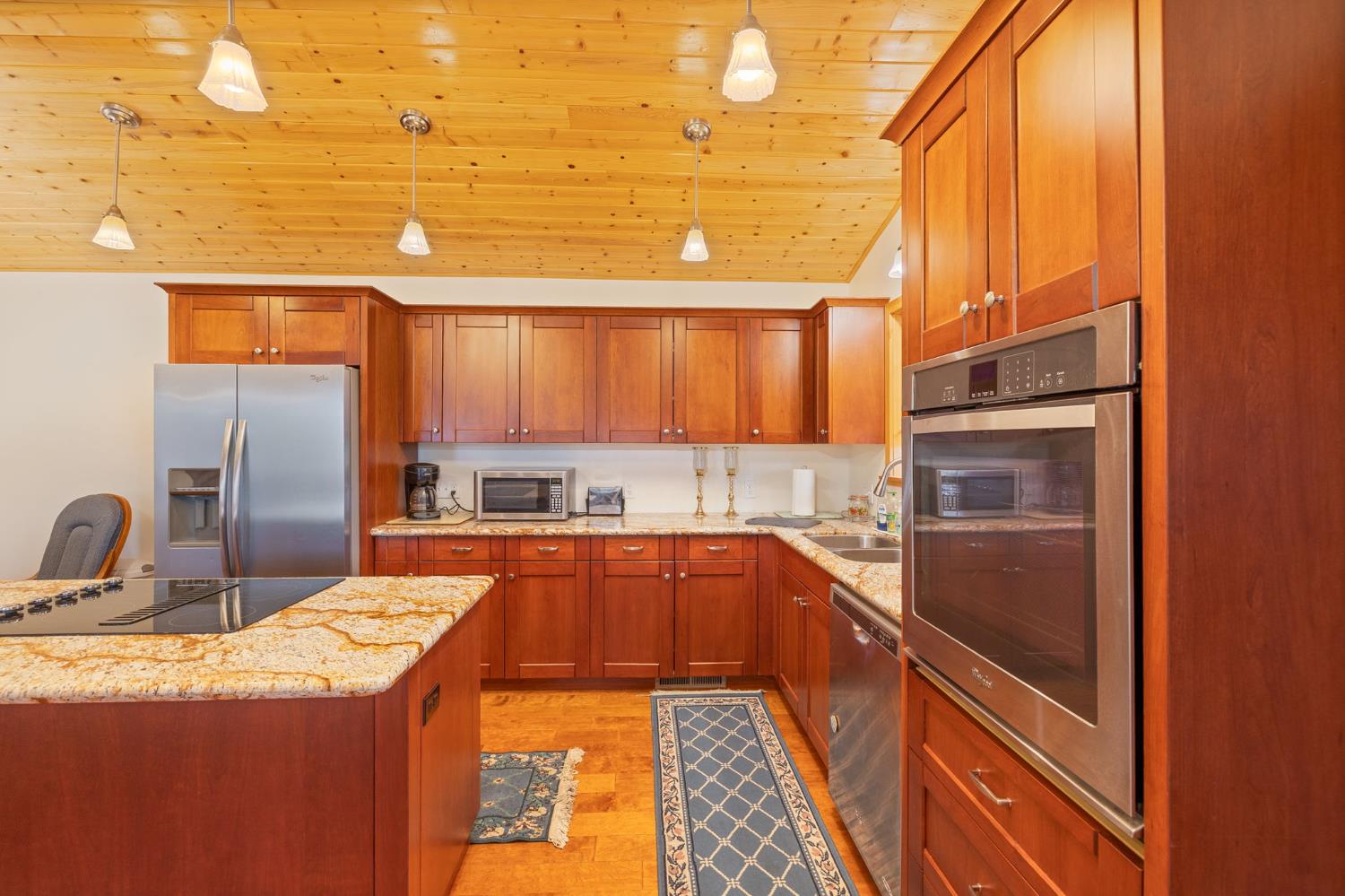 37745 Marina View Dr, Bass Lake, CA 93604