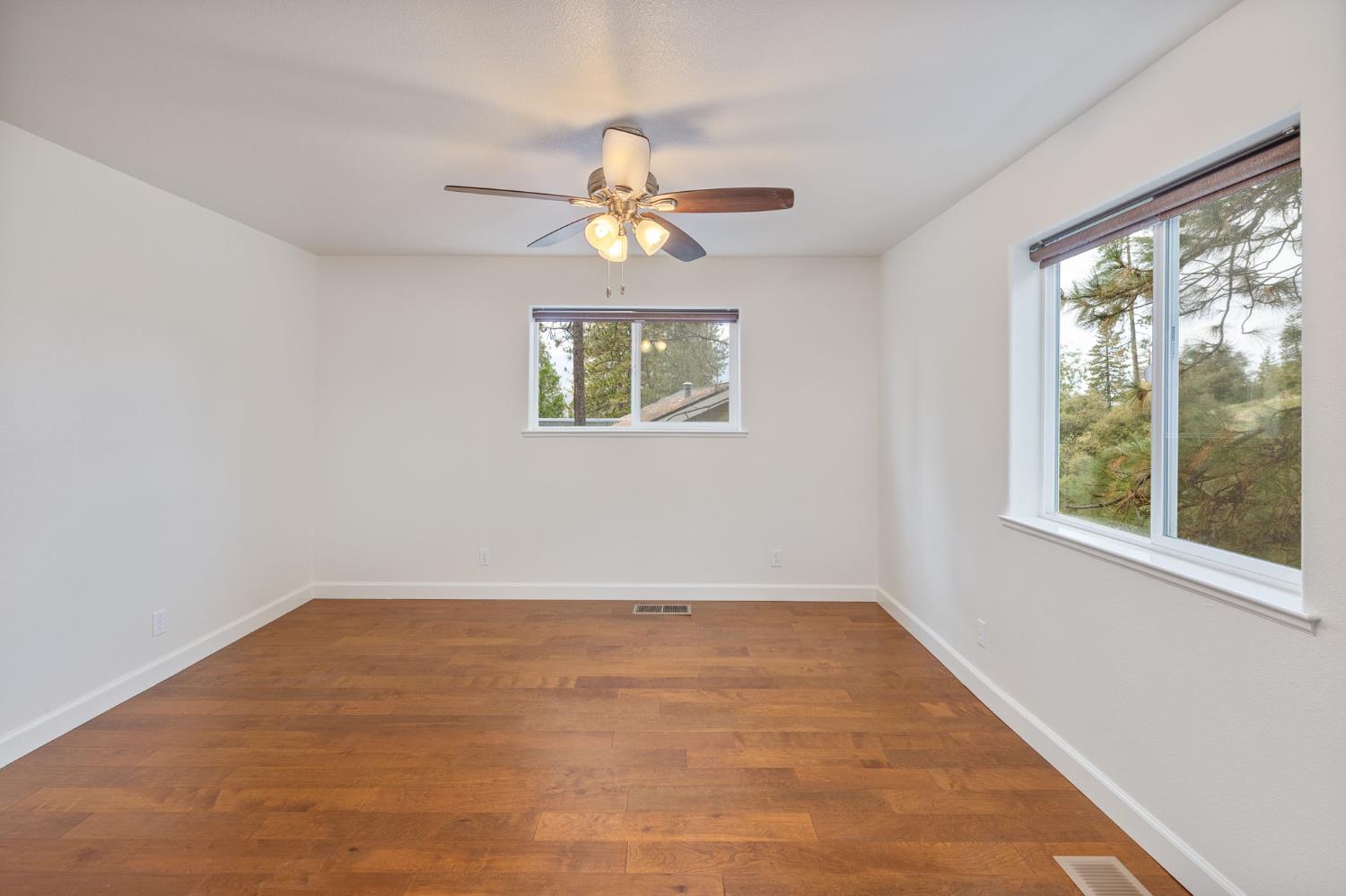 37745 Marina View Dr, Bass Lake, CA 93604