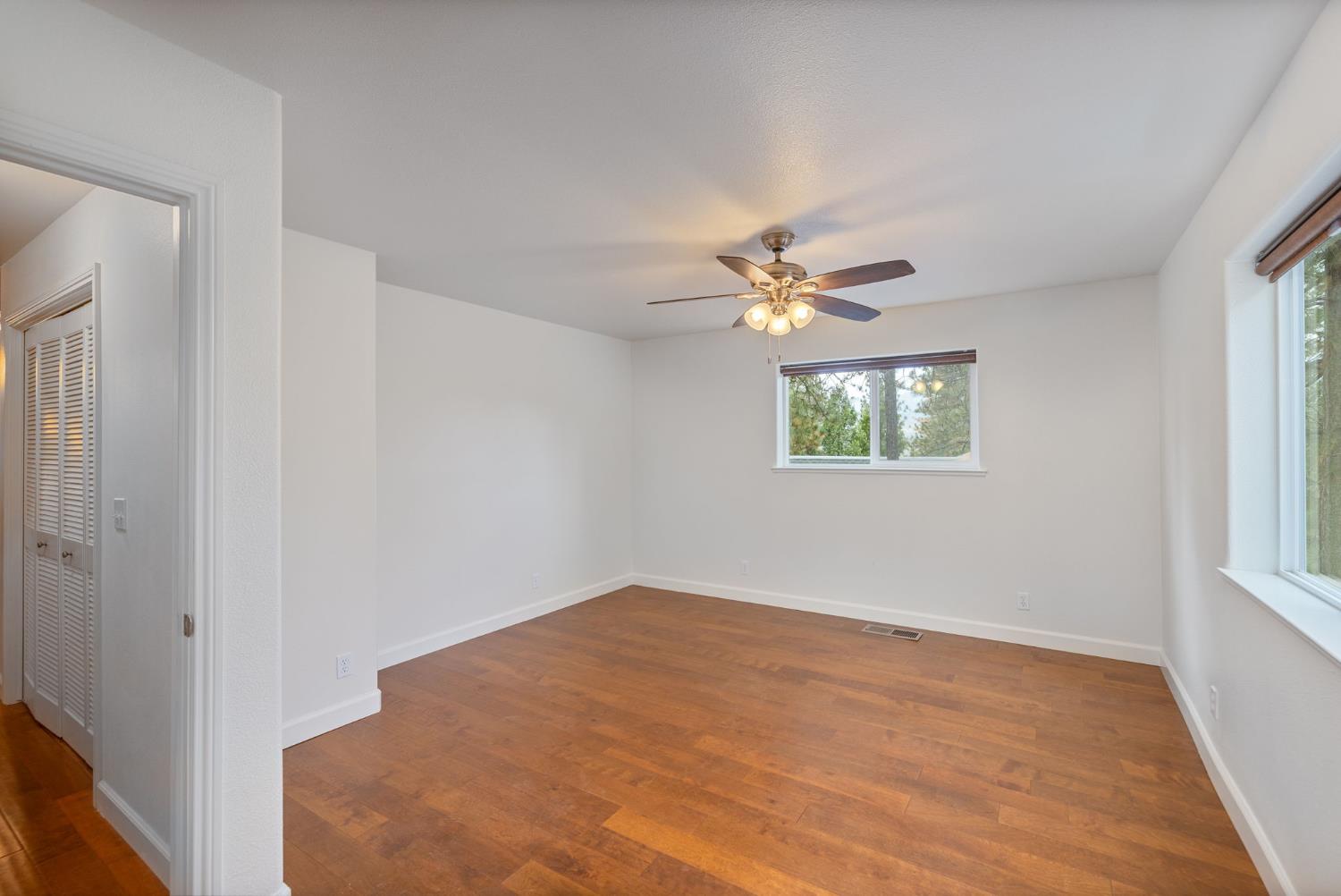 37745 Marina View Dr, Bass Lake, CA 93604