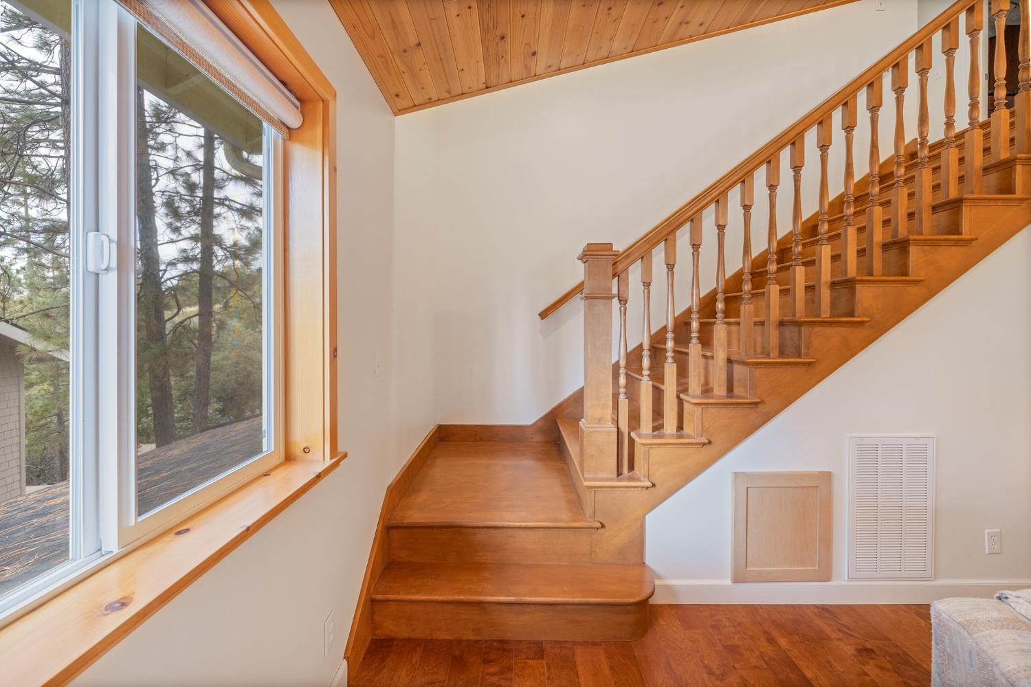 37745 Marina View Dr, Bass Lake, CA 93604