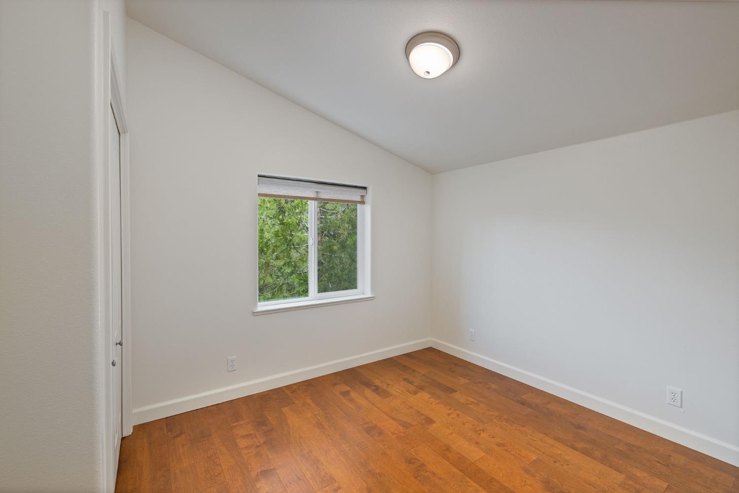 37745 Marina View Dr, Bass Lake, CA 93604