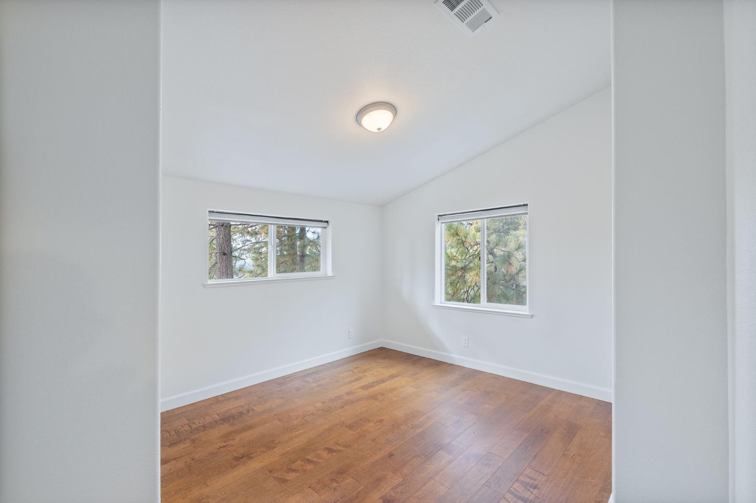 37745 Marina View Dr, Bass Lake, CA 93604