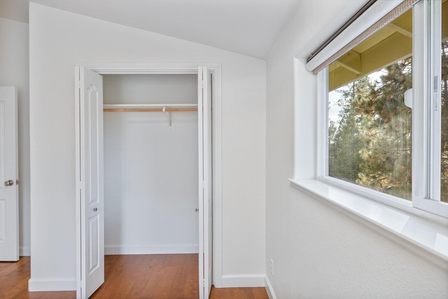 37745 Marina View Dr, Bass Lake, CA 93604