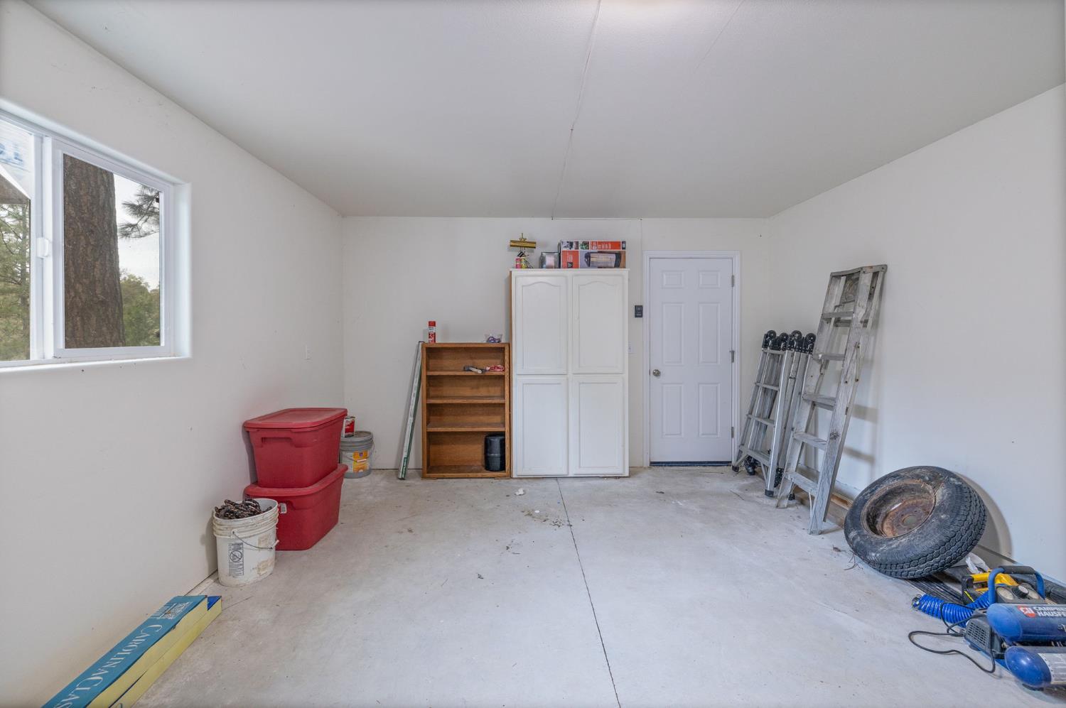 37745 Marina View Dr, Bass Lake, CA 93604