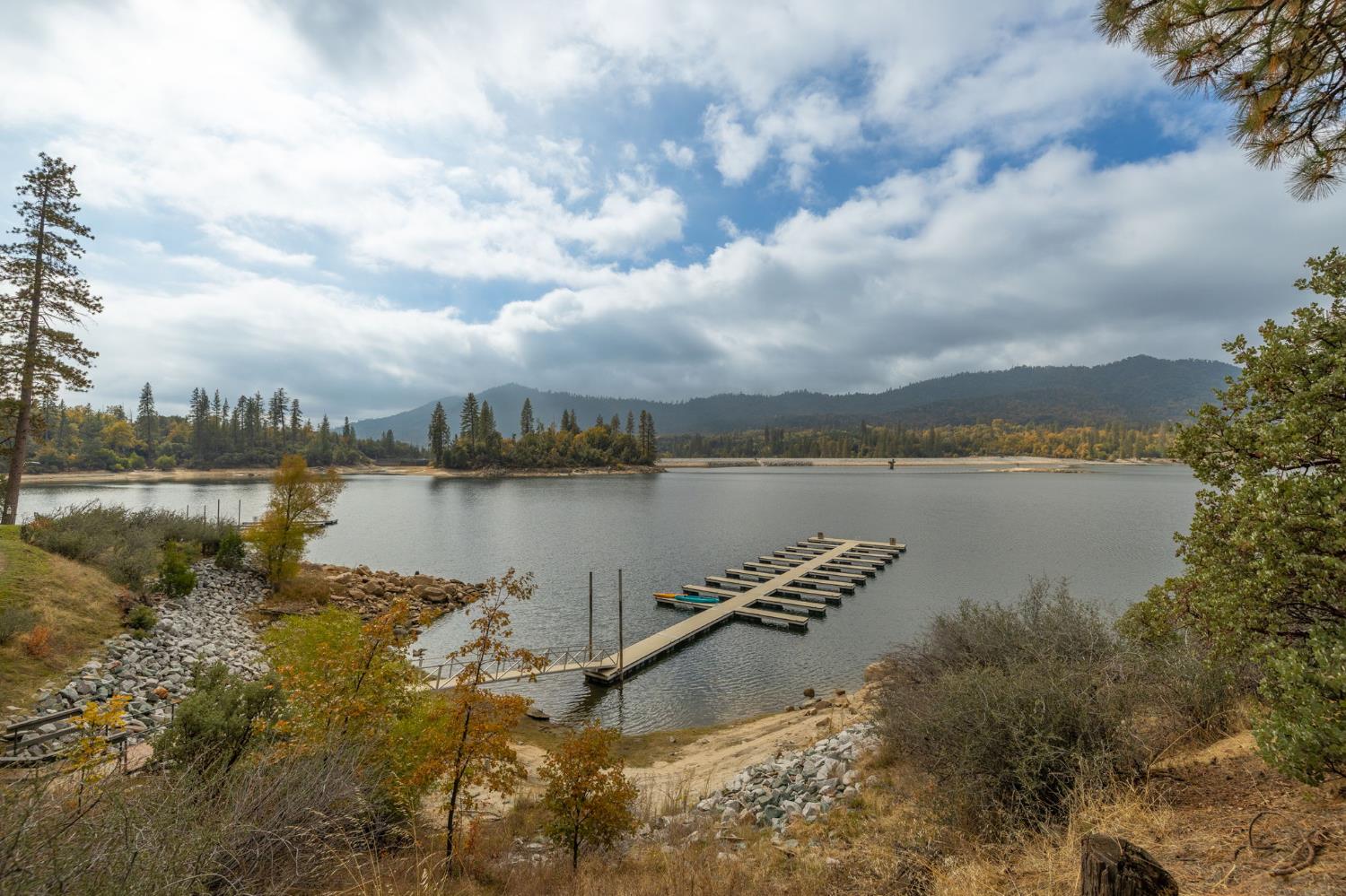 37745 Marina View Dr, Bass Lake, CA 93604