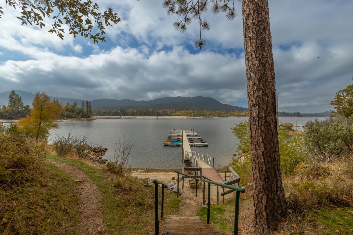 37745 Marina View Dr, Bass Lake, CA 93604
